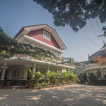 Front One Boutique Baluran Malang Hotel Exterior photo