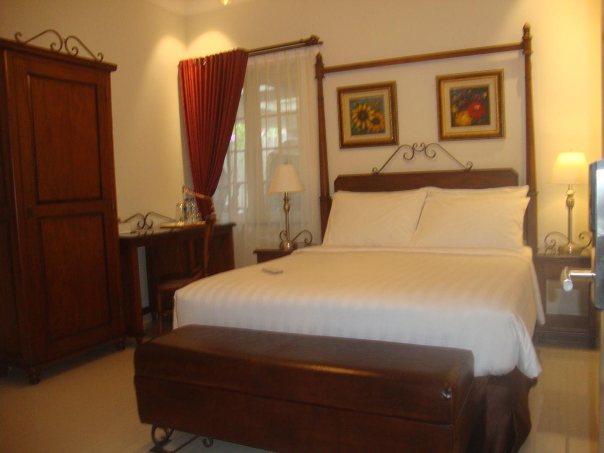 Front One Boutique Baluran Malang Hotel Exterior photo