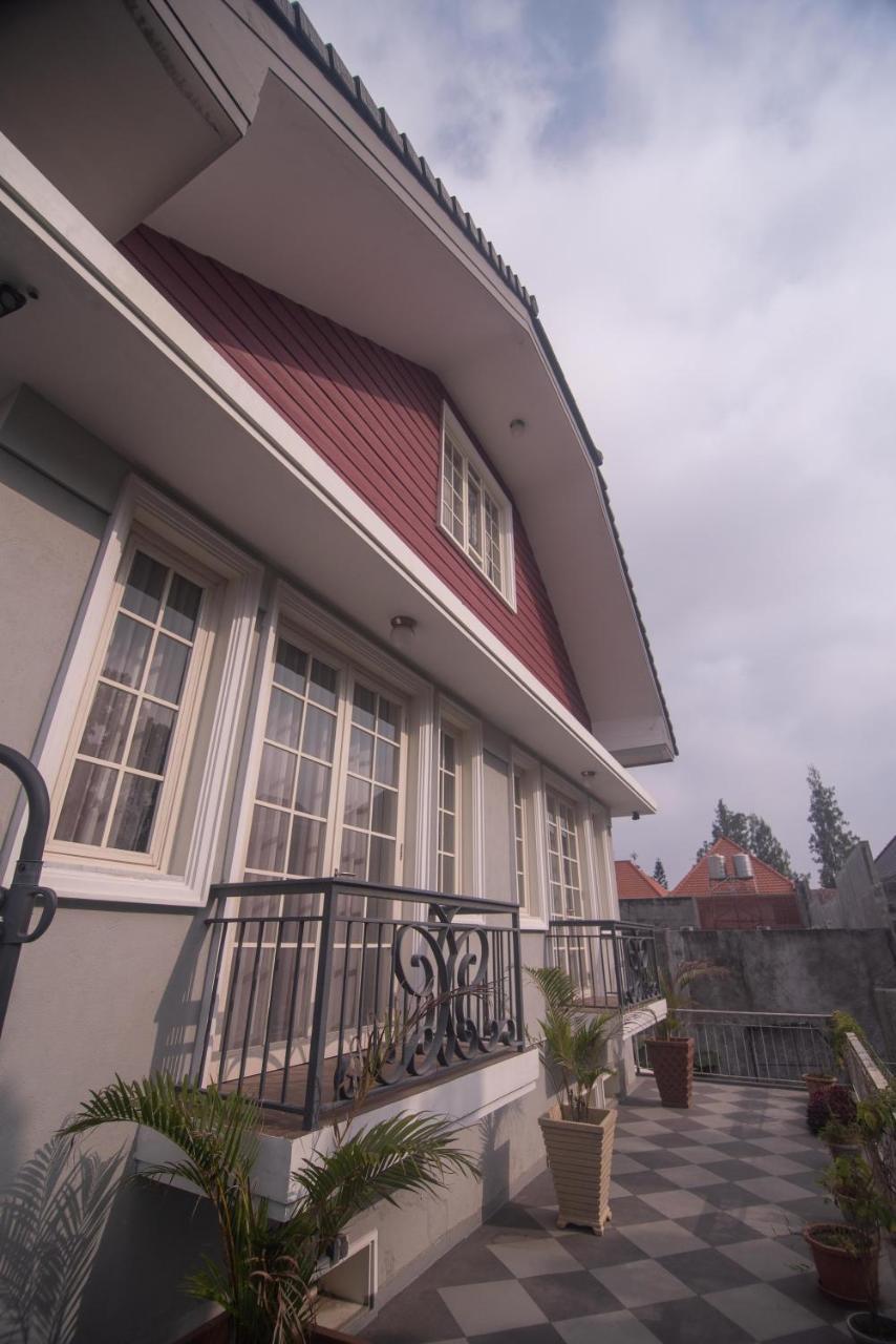 Front One Boutique Baluran Malang Hotel Exterior photo