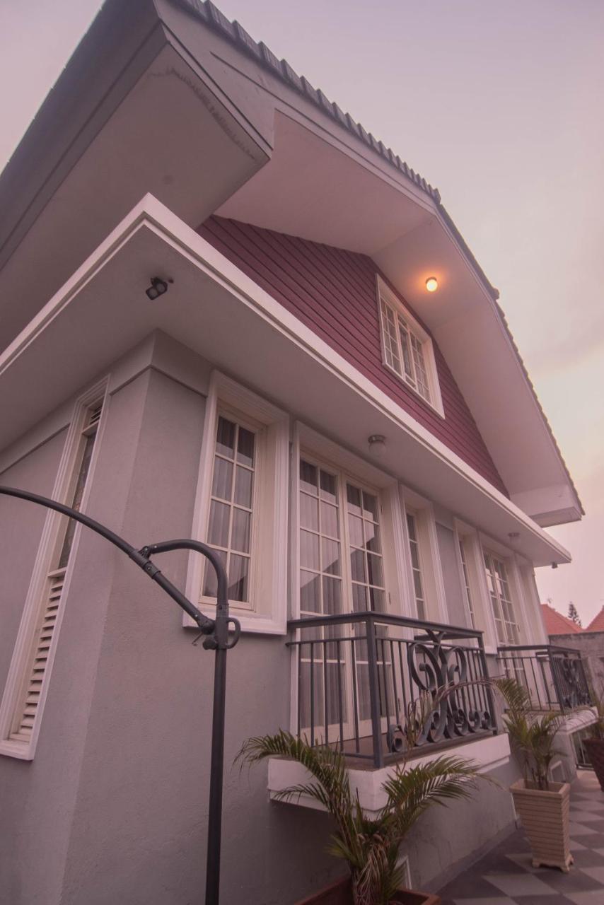 Front One Boutique Baluran Malang Hotel Exterior photo