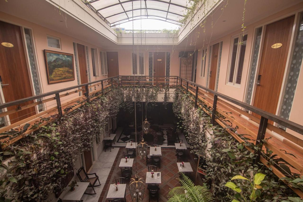 Front One Boutique Baluran Malang Hotel Exterior photo
