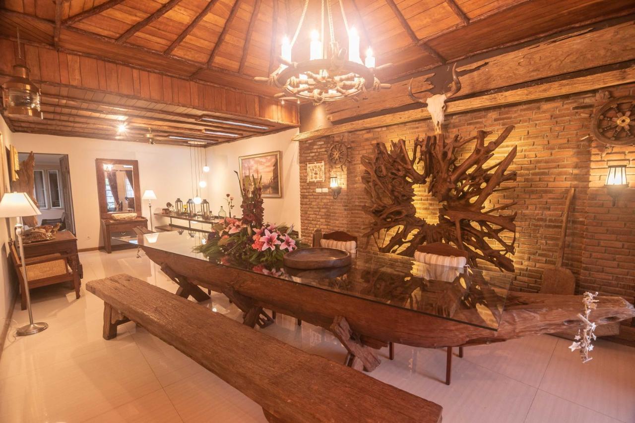 Front One Boutique Baluran Malang Hotel Exterior photo